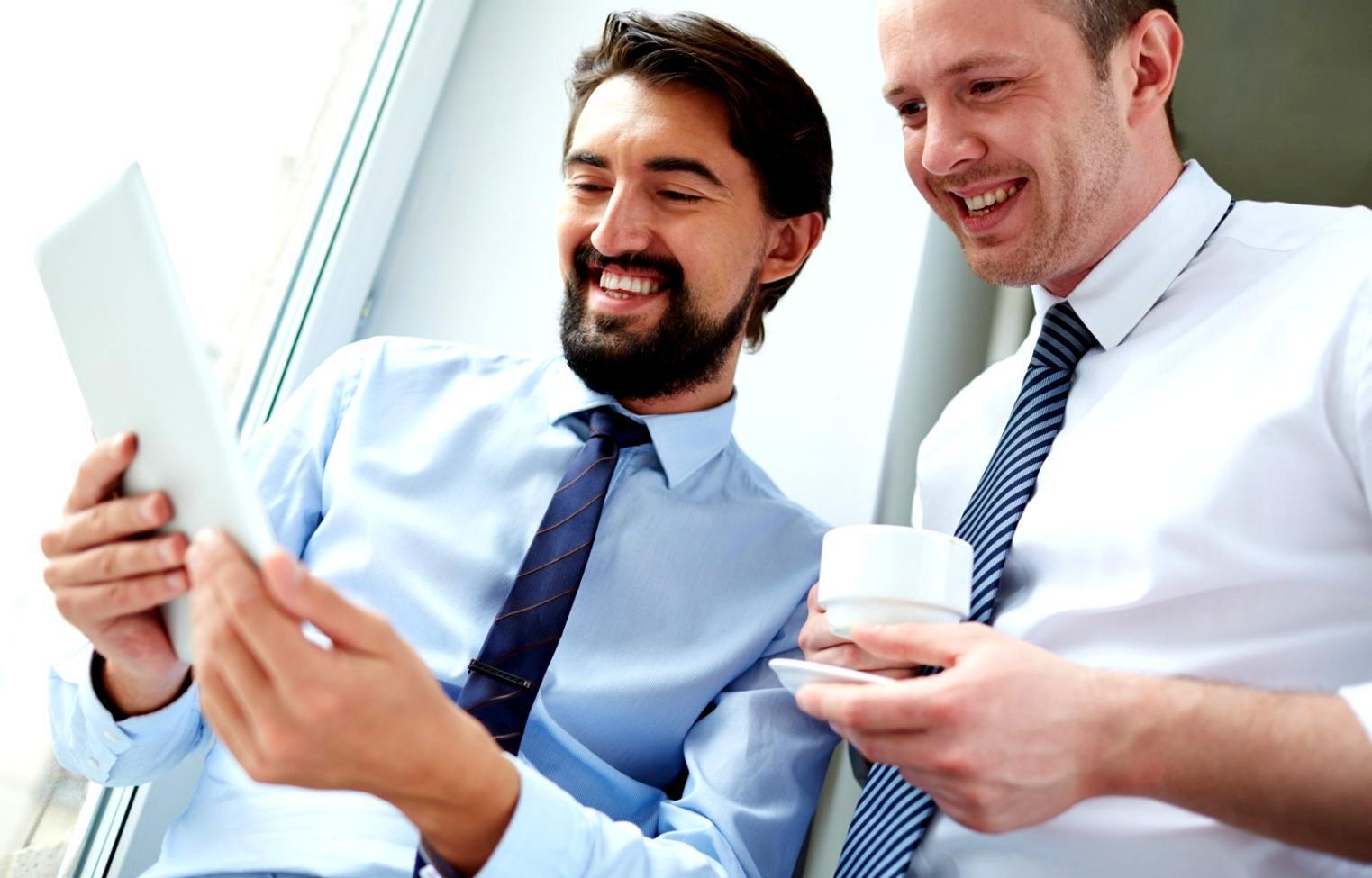 Finanzplanungsworkshop in moderner Büroumgebung